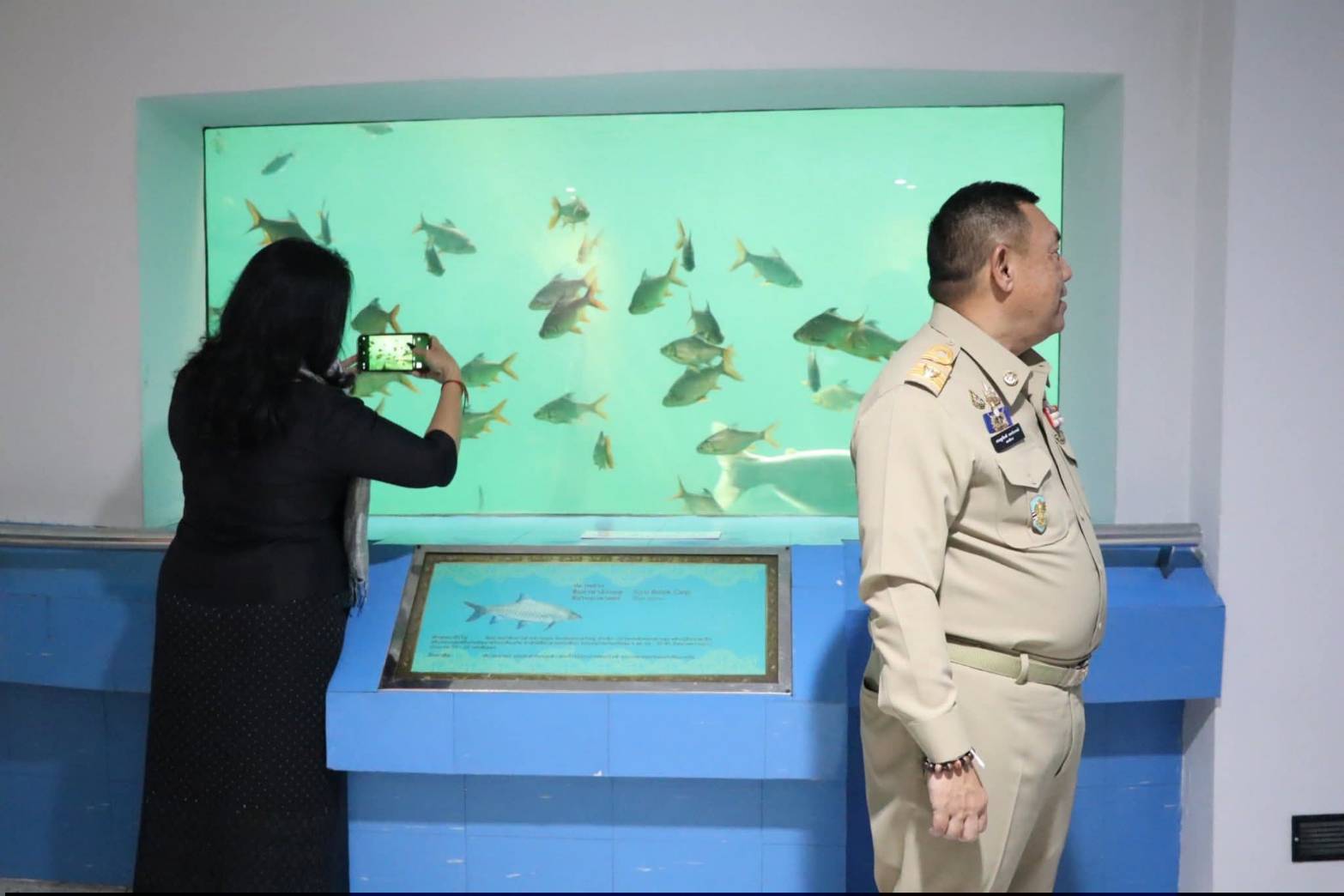 title - เลขาธิการ ส.ป.ก. บันทึกเทปให้สัมภาษณ์กิจกรรมการดำเนินงานผลสำเร็จของศูนย์ศิลปาชีพบางไทรฯ ณ ศูนย์ส่งเสริมและพัฒนาอาชีพเสริมนอกภาคการเกษตร